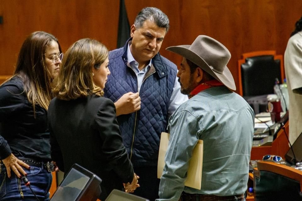 La diputada de MC en el Congreso de Jalisco, Mónica Magaña, acusó que el legislador de Morena, Martín Franco Cuevas (derecha) ejerció contra ella presunta violencia política en razón de género.