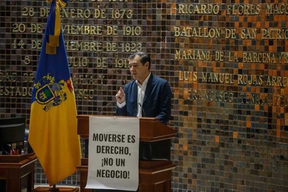 Críticas 'sin freno' lanzaron ayer diputados locales contra el titular de la Secretaría de Transporte (Setran), Diego Monraz.