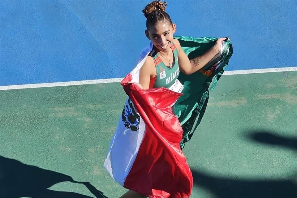 La jalisciense se colgó la medalla de plata en los Juegos Sordolímpicos Tokio 2025.