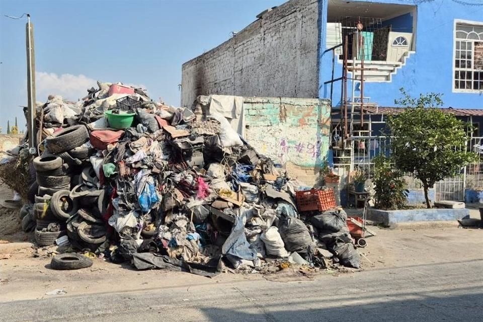 Siete personas que acumulaban basura e invadían espacios públicos fueron detenidos tras reportes al Ayuntamiento de Guadalajara.