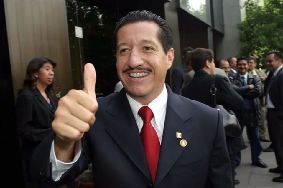 Siete órdenes de captura han sido libradas contra Ney González, ex Gobernador de Nayarit, por delitos como fraude y asociación delictuosa.