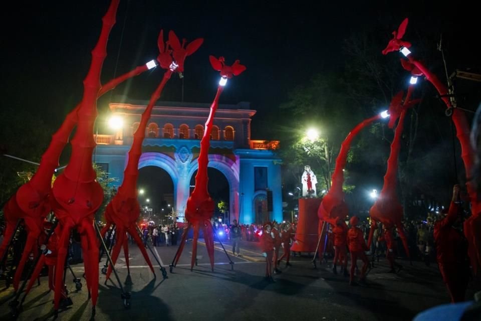 Durante el espectáculo de la compañía francesa Les Girafes en el circuito Arcos Minerva