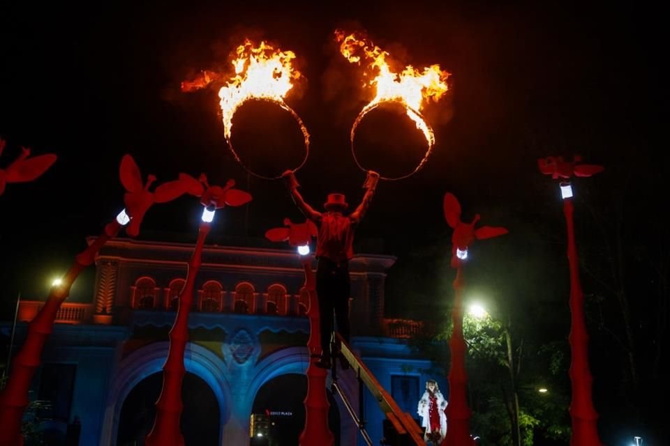Durante el espectáculo de la compañía francesa Les Girafes en el circuito Arcos Minerva