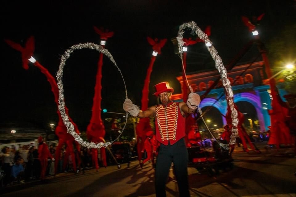 Durante el espectáculo de la compañía francesa Les Girafes en el circuito Arcos Minerva