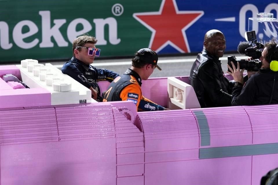Con el actor Terry Crews como chofer, el tetracampeón sacó su lado juguetón tras la carrera.