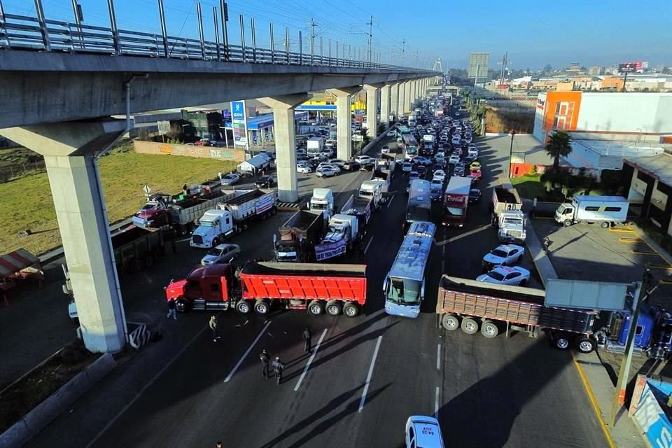 Bloqueo en la carretera México-Toluca.