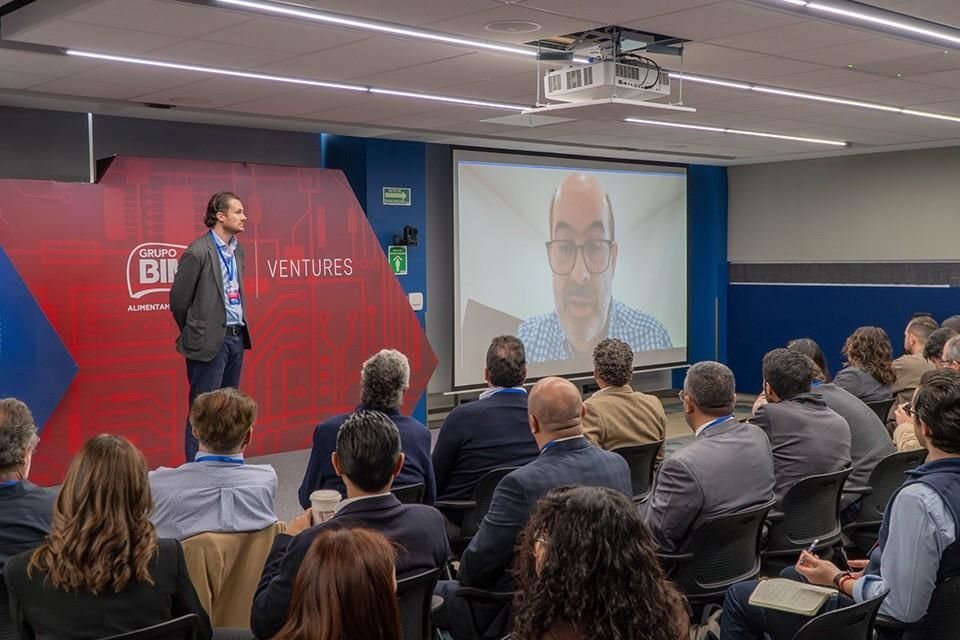 Realiza Grupo Bimbo encuentro estratégico con startups
