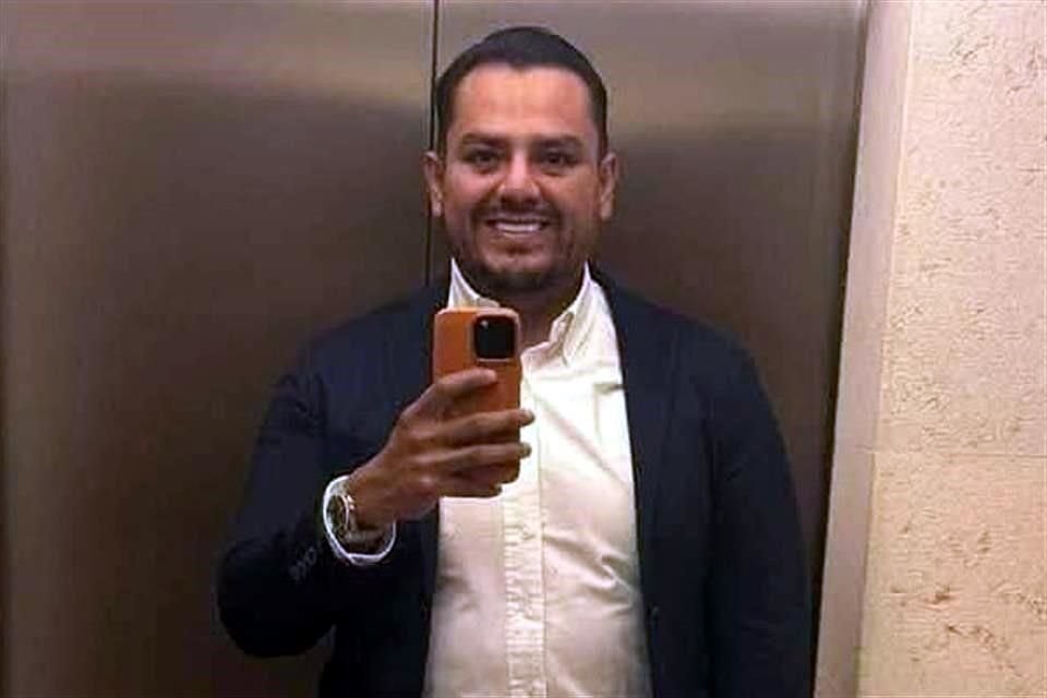 En fotografías de redes sociales, el empresario aparece al lado del ex Gobernador priista Héctor Astudillo, de quien era operador político, y el senador priista Manuel Añorve Baños.