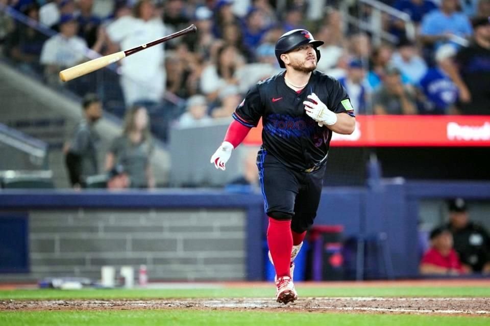 Alejandro Kirk llevó a los Blue Jays al triunfo sobre los Rangers.