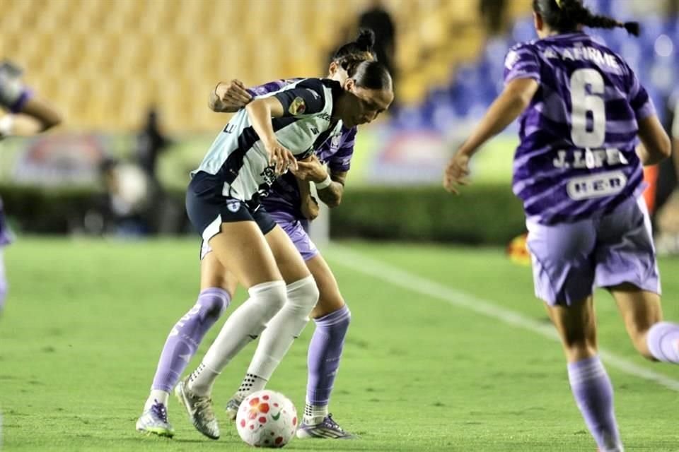 Tigres Femenil sufrió su primera derrota del Apertura 2025 al caer 3-2 con Pachuca en el Estadio Universitario.