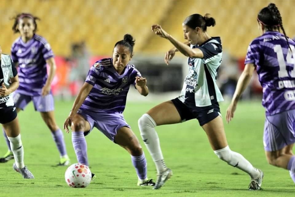 Tigres Femenil sufrió su primera derrota del Apertura 2025 al caer 3-2 con Pachuca en el Estadio Universitario.