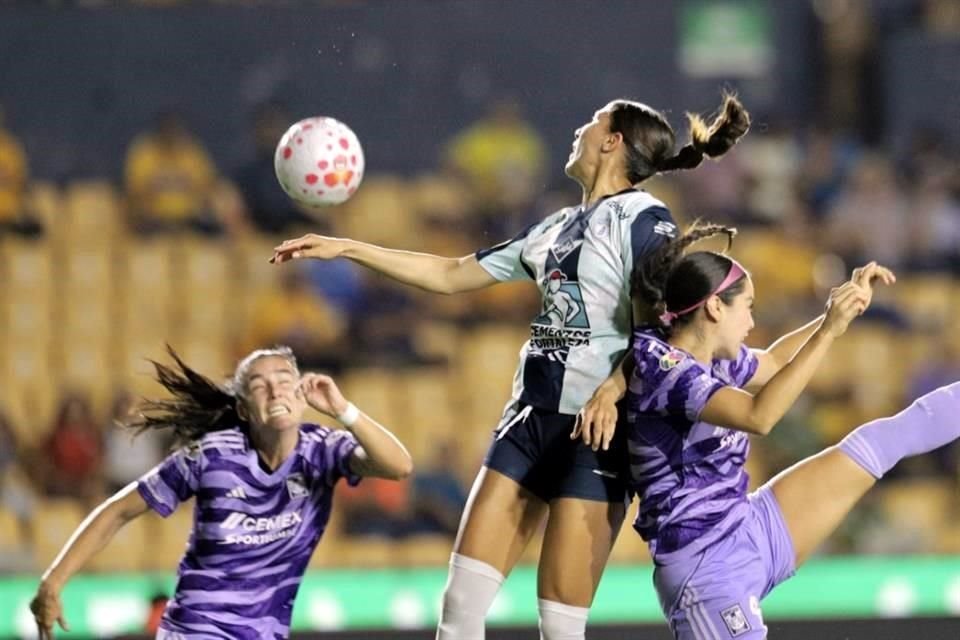 Tigres Femenil sufrió su primera derrota del Apertura 2025 al caer 3-2 con Pachuca en el Estadio Universitario.