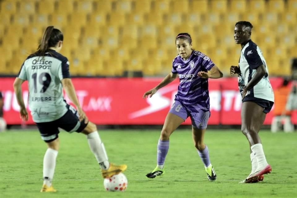Tigres Femenil sufrió su primera derrota del Apertura 2025 al caer 3-2 con Pachuca en el Estadio Universitario.