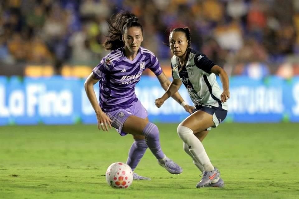 Tigres Femenil sufrió su primera derrota del Apertura 2025 al caer 3-2 con Pachuca en el Estadio Universitario.