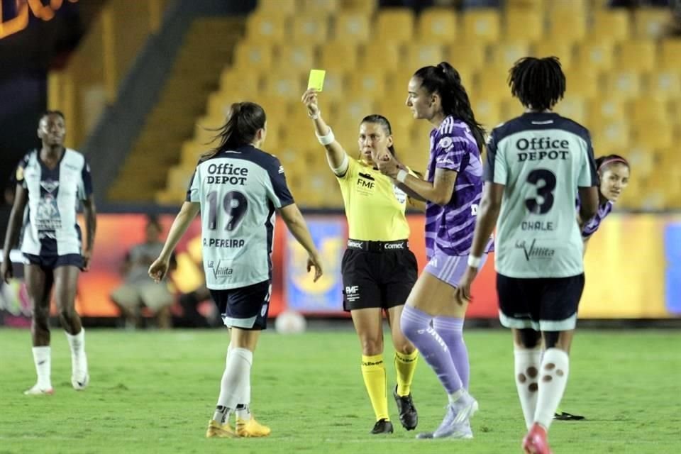 Tigres Femenil sufrió su primera derrota del Apertura 2025 al caer 3-2 con Pachuca en el Estadio Universitario.