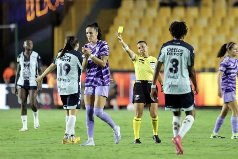 Tigres Femenil sufrió su primera derrota del Apertura 2025 al caer 3-2 con Pachuca en el Estadio Universitario.