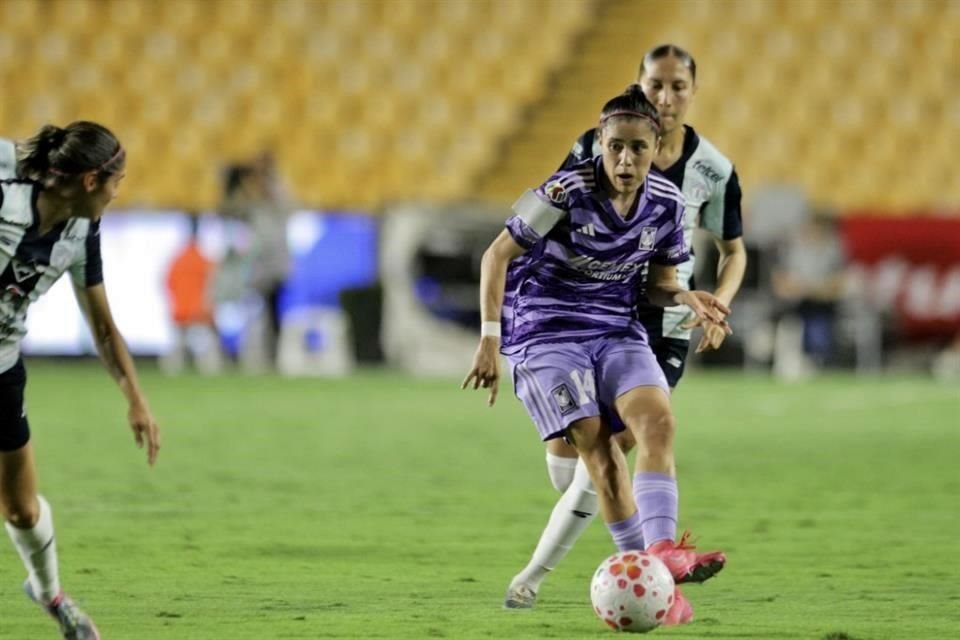 Tigres Femenil sufrió su primera derrota del Apertura 2025 al caer 3-2 con Pachuca en el Estadio Universitario.