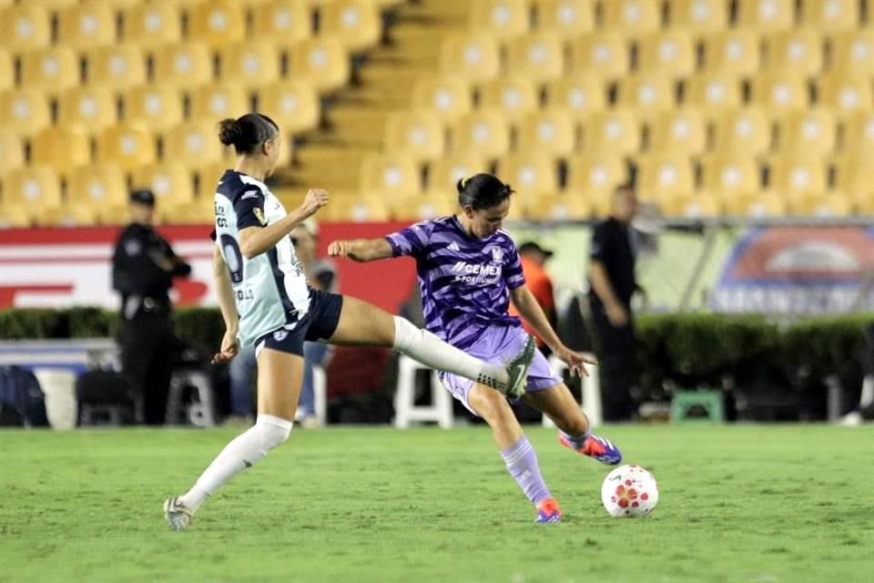 Tigres Femenil sufrió su primera derrota del Apertura 2025 al caer 3-2 con Pachuca en el Estadio Universitario.