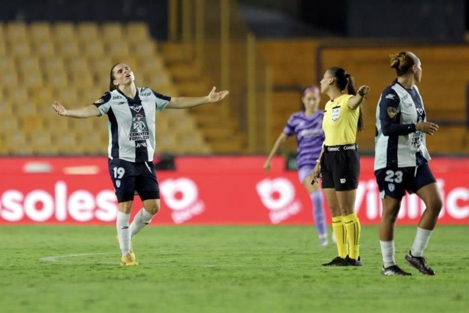 Tigres Femenil sufrió su primera derrota del Apertura 2025 al caer 3-2 con Pachuca en el Estadio Universitario.