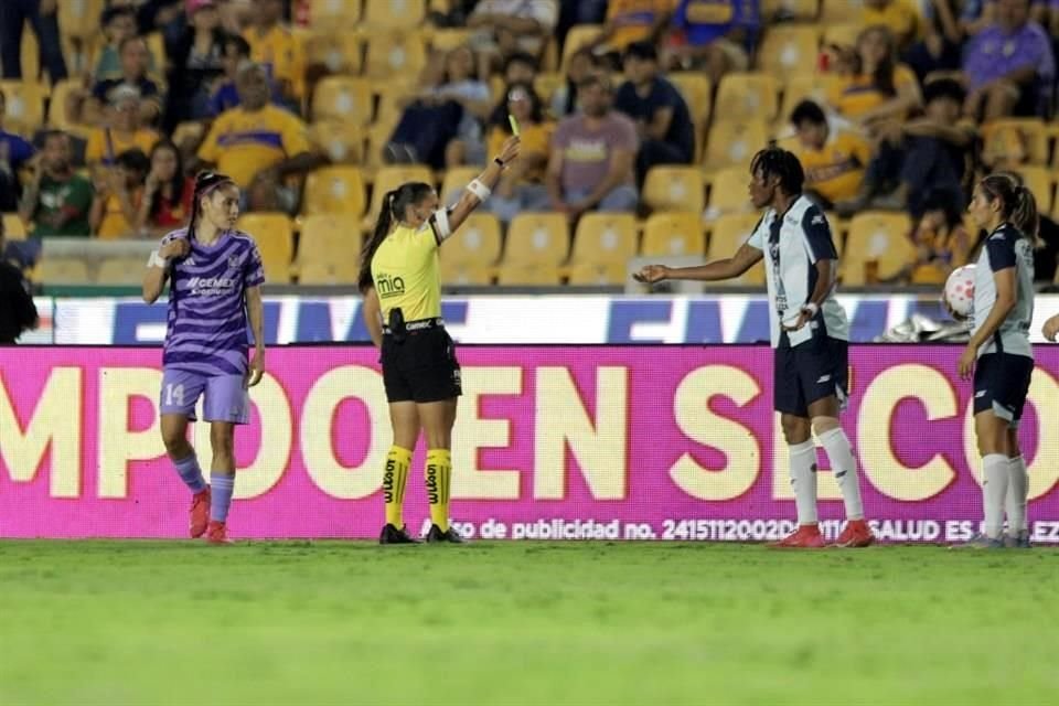Tigres Femenil sufrió su primera derrota del Apertura 2025 al caer 3-2 con Pachuca en el Estadio Universitario.