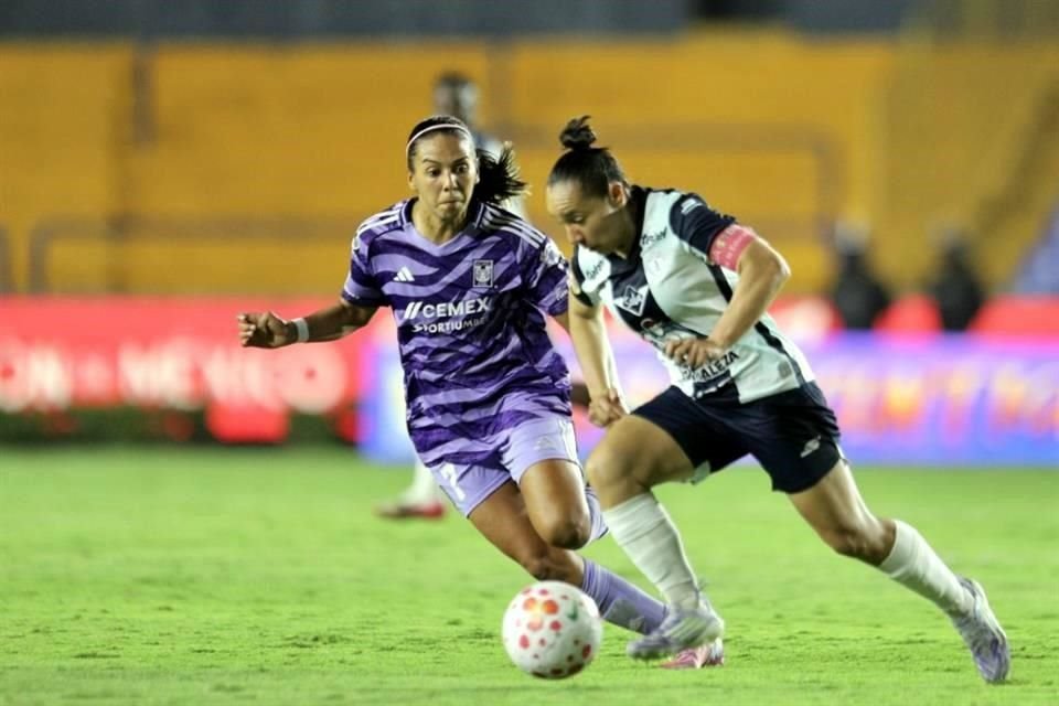 Tigres Femenil sufrió su primera derrota del Apertura 2025 al caer 3-2 con Pachuca en el Estadio Universitario.