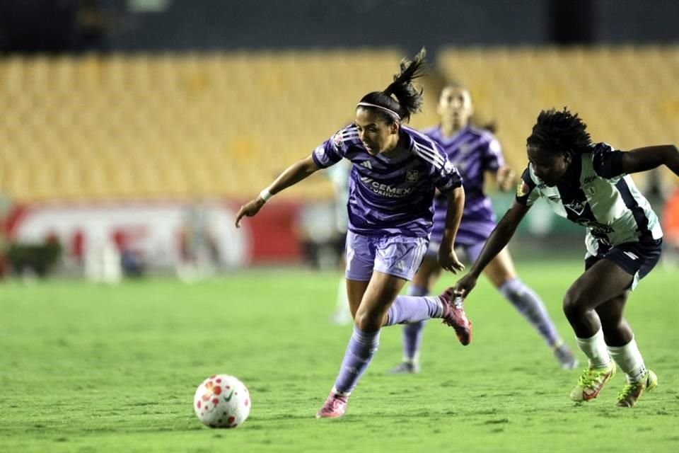 Tigres Femenil sufrió su primera derrota del Apertura 2025 al caer 3-2 con Pachuca en el Estadio Universitario.
