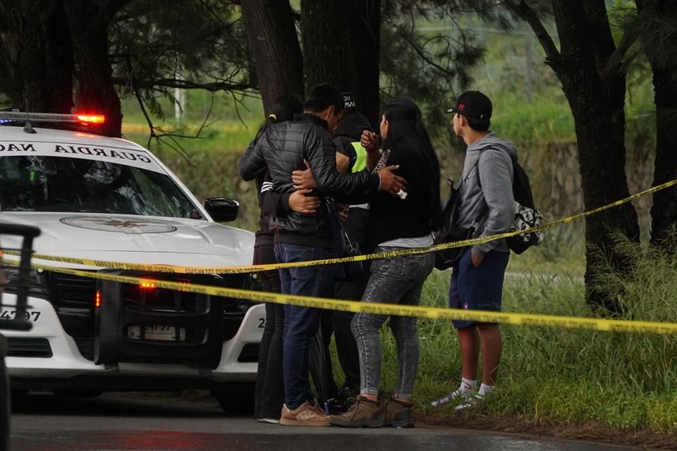 Un derrape le costó la vida a una mujer, de aproximadamente 30 años, cuando iba circulando con su motocicleta en la Carretera a Nogales, a la altura del Bosque La Primavera.