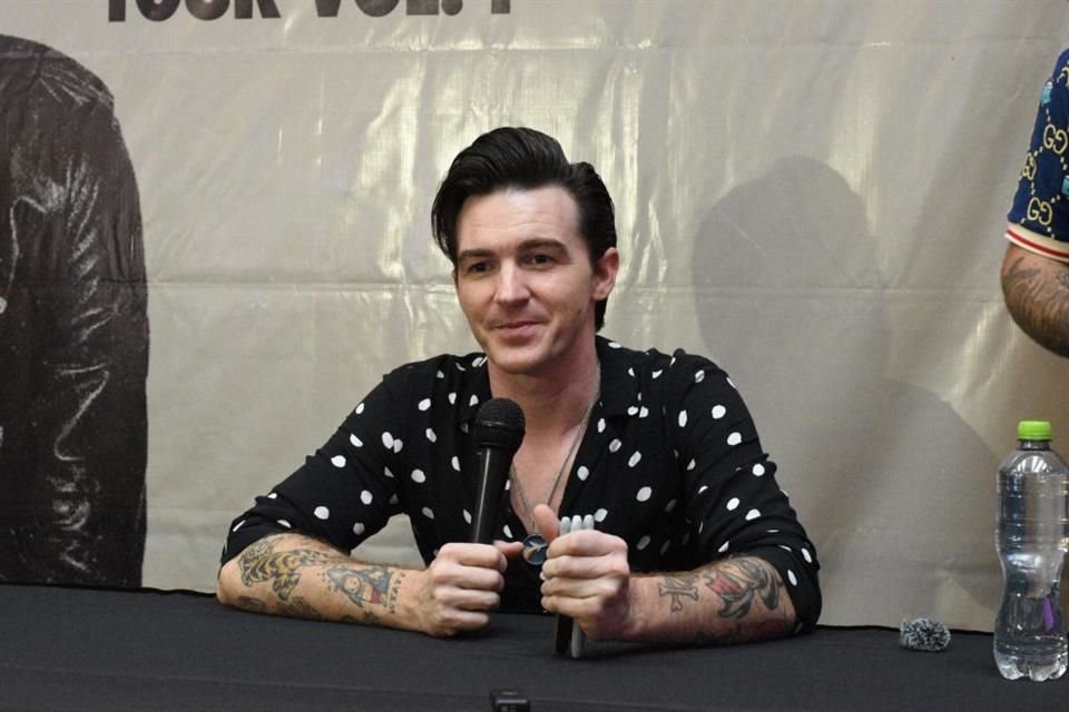 Drake Bell presenta divorcio en Florida tras el de su esposa y revela romance con productora mexicana mientras trabaja en nueva película.