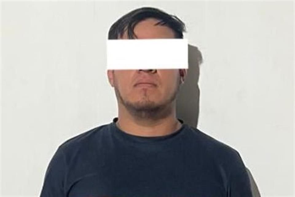 Un hombre que viajaba en un Camaro, color negro, con vidrios polarizados, fue detenido por traer 350 mil pesos sin declarar su procedencia, en el Municipio de Ojuelos.