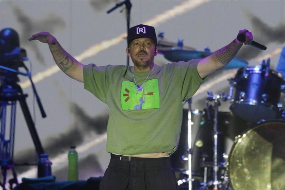 A lo largo de su trayectoria, Residente ha sido galardonado con múltiples premios, entre ellos Grammy y Latin Grammy.