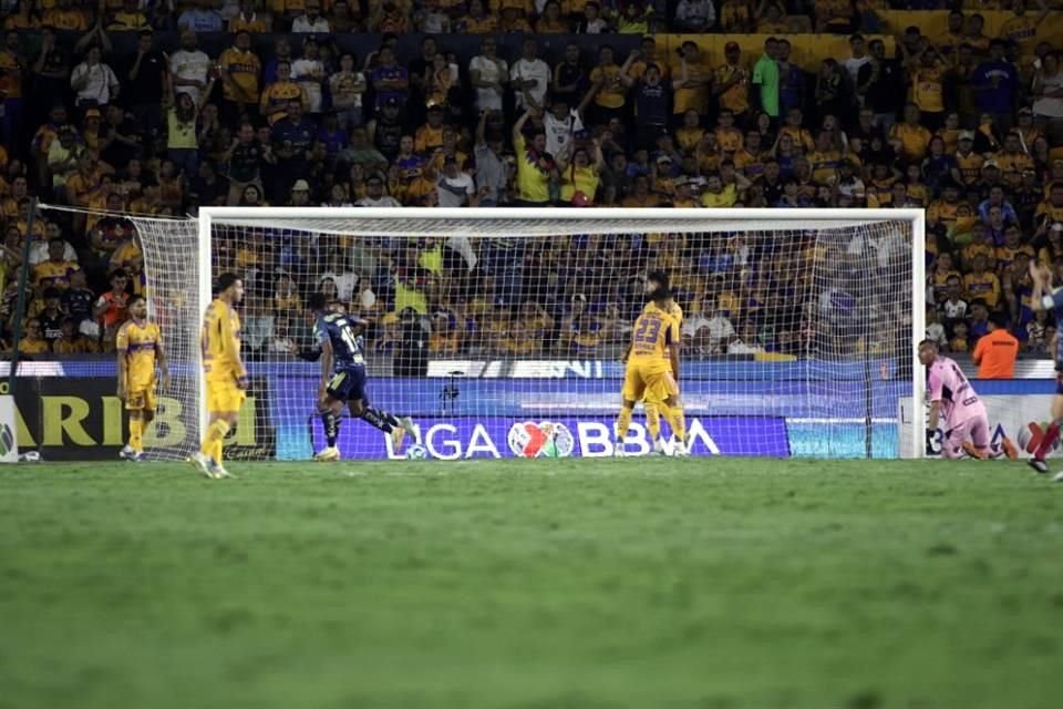 Cuando parecía que se irían con ventaja al descanso, Erick Sánchez encontró el empate al minuto 40.