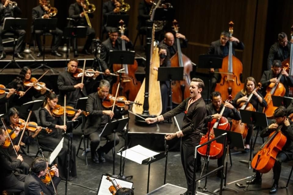 Mexican Symphony by the composer and conductor from Guadalajara, Juan Pablo Contreras.