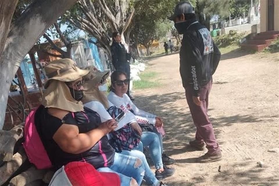 Madres Buscadoras de Jalisco lamentan tardanza de la Fiscalía Especial en Personas Desaparecidas para indagar en fosa de San Sebastianito.