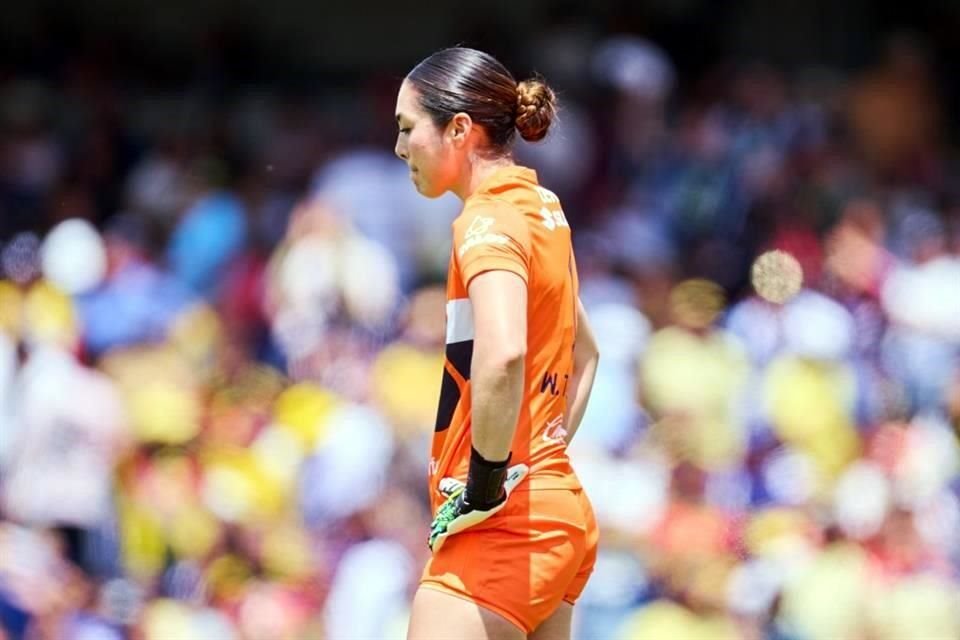 La arquera Wendy Toledo poco pudo hacer en los dos penales.