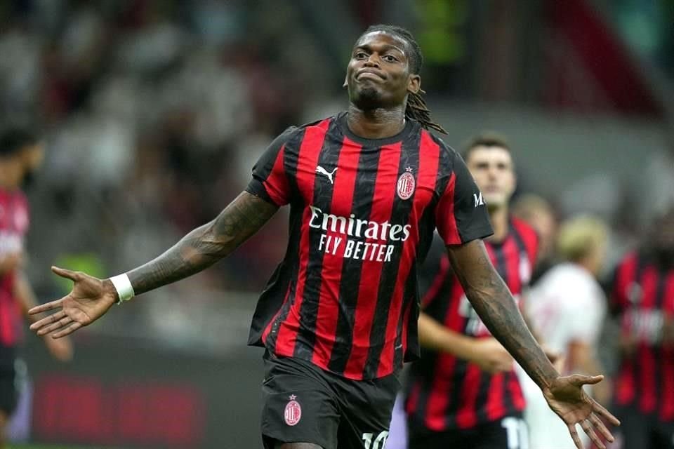 Rafael Leao marcó el primero, pero minutos después salió lesionado y Santiago Giménez entró en su lugar.