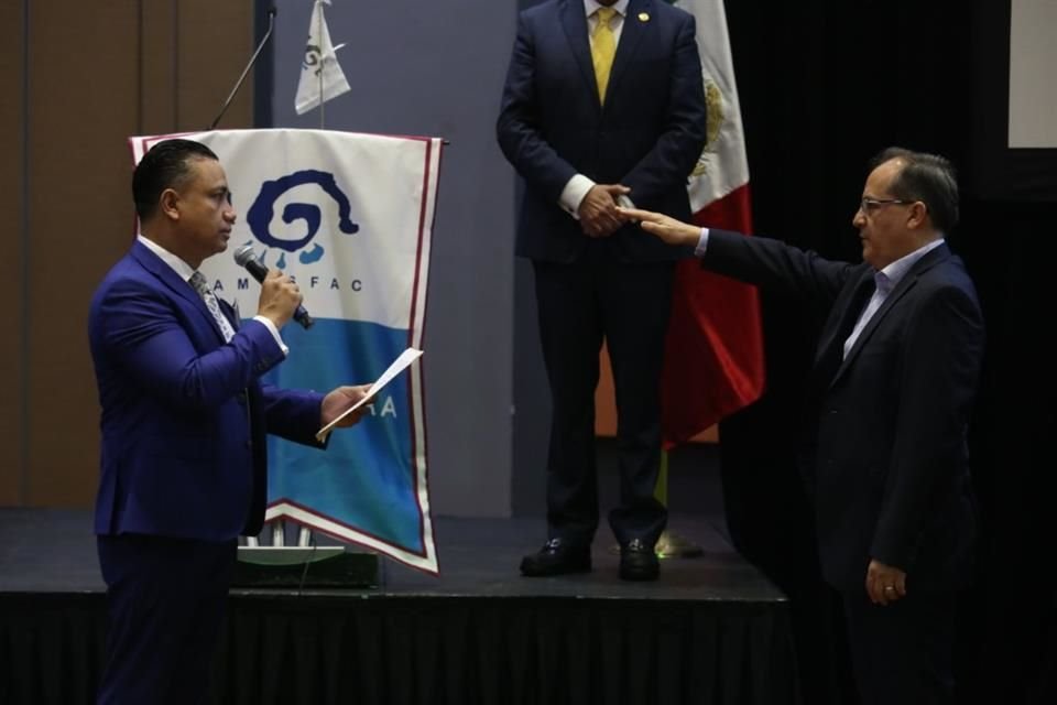 Pedro Jasso entregó la presidencia y Francisco José Rea López asumió la nueva responsabilidad.