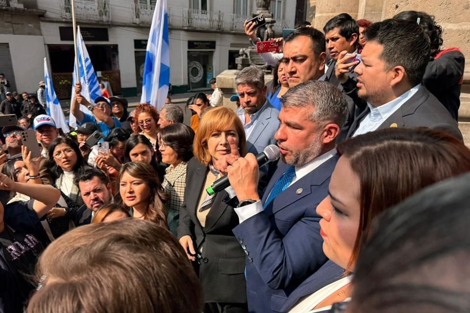 Las comisiones cambiaron el salón de último minuto y cuando Tabe llegó al Heberto se encontró una sala vacía y cerrada con llave.