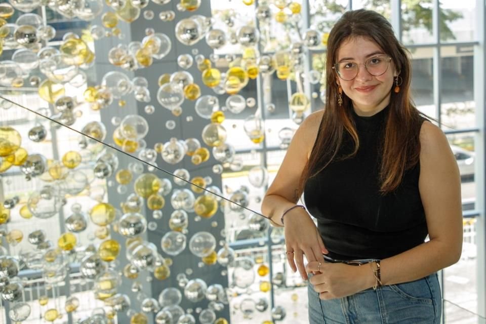 Joana Marcus firmó el sábado, durante casi cuatro horas, sus libros en el macromódulo en la FIL.