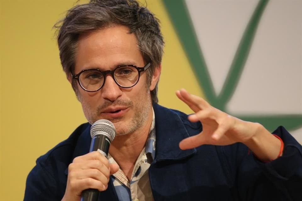 Gael García Bernal, actor, productor y director mexicano. Presenta en la FIL 2025 producciones sonoras de 'La Metamofosis!' y 'Hilde Krüger'.