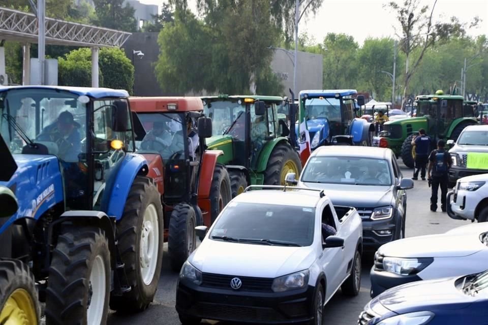 Se retiran Productores agrícolas de la Cámara de Diputados.