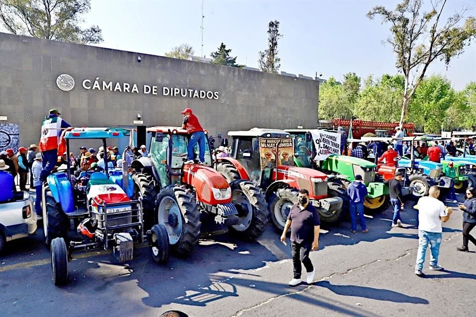 A pesar de protestas, Morena y aliados aprobaron reforma que modifica régimen de concesiones, asignaciones y distribución de aguas en País.