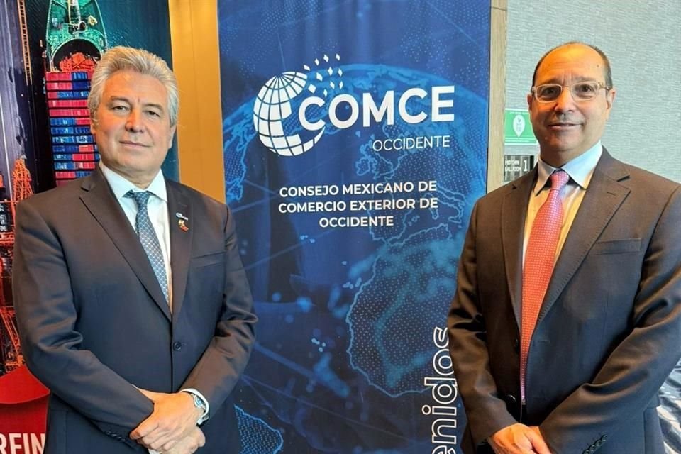 Antonio Ortiz Mena (der.), Presidente del Comité Técnico de la Estrategia del T-MEC, y el Presidente COMCE Occidente, Miguel Ángel Landeros.