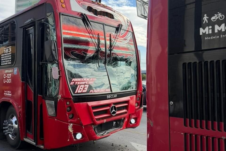 El choque se dio entre dos unidades del transporte público, una de la Ruta 183 y otra de la Ruta V-003.