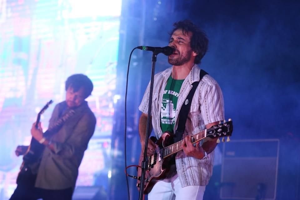 Al concierto, en el que la banda interpretó 30 canciones, asistieron casi 3 mil personas.