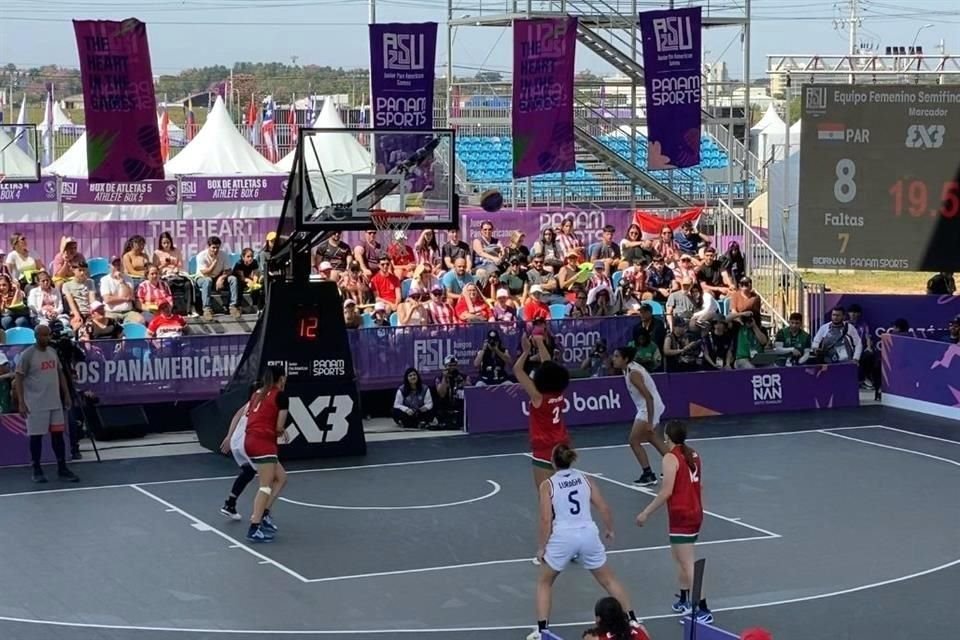El Basquetbol 3x3 registró una buena respuesta del público en Asunción, ya que se hacían largas filas para conseguir entradas.