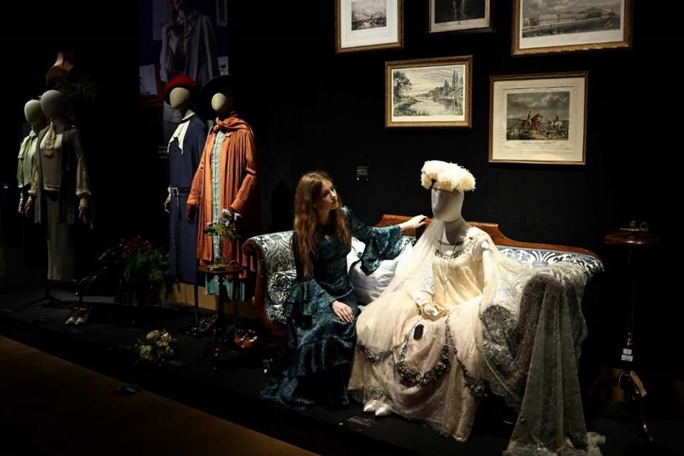 Mientras la saga británica 'Downton Abbey' se prepara para decir adiós, con una tercera y última película, sus fans podrán descubrir en Londres sus objetos icónicos.