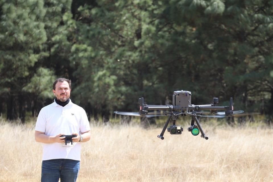 En la imagen, Iván Sosa Kramer, ingeniero de soluciones en DJI Consulting Group México, firma especializada en la comercialización de drones de uso profesional.