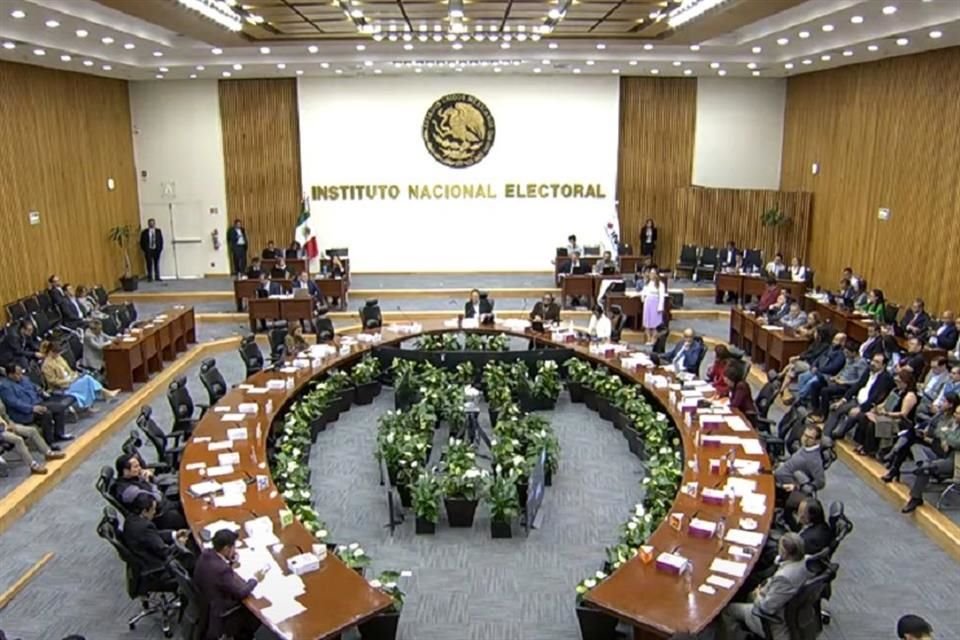 Representantes de la Oposición y Morena en el INE se enfrentaron por la amenaza de reducir el financiamiento de partidos y eliminar los legisladores plurinominales en la próxima reforma electoral.