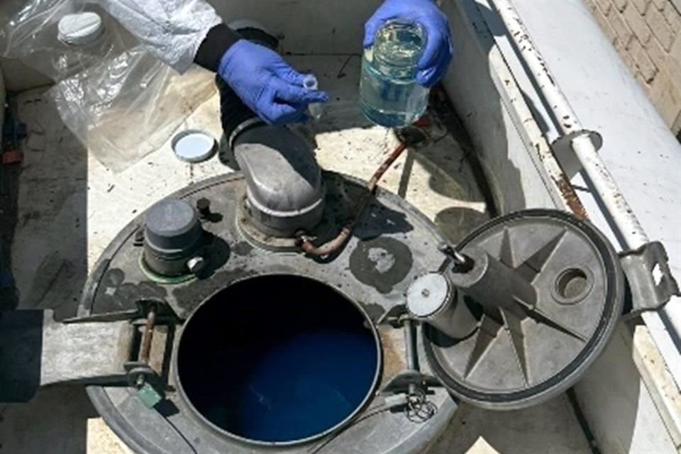 Las autoridades incautaron varias pipas y aproximadamente 211 mil 950 litros de hidrocarburo.