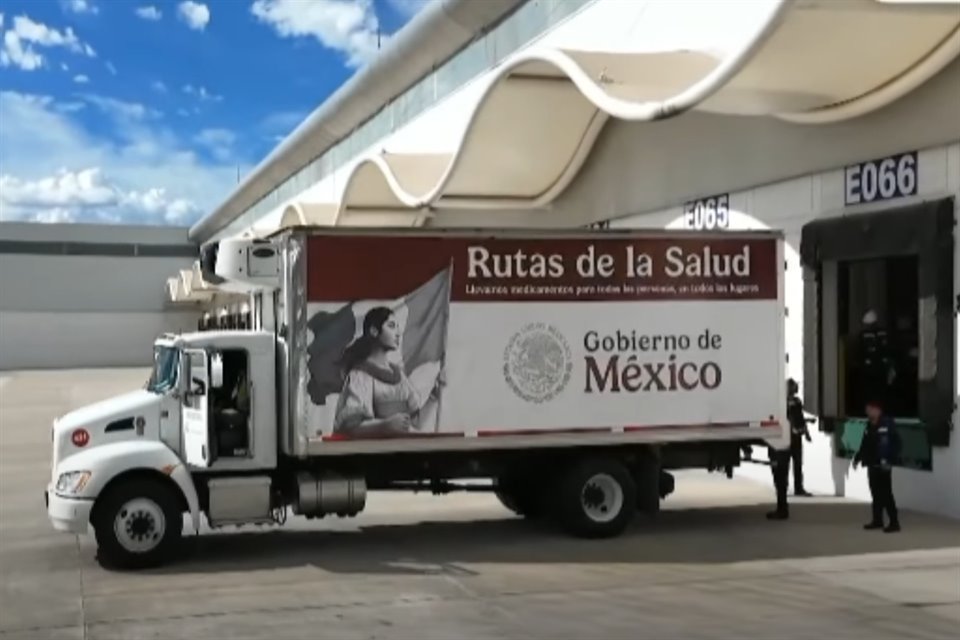 El Gobierno intenta ahora con camionetas resolver el desabasto de medicamentos; distribuirán en solo 23 estados adscritos a IMSS Bienestar.